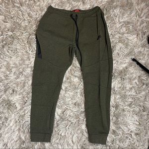 Nike Joggers men’s Large olive green